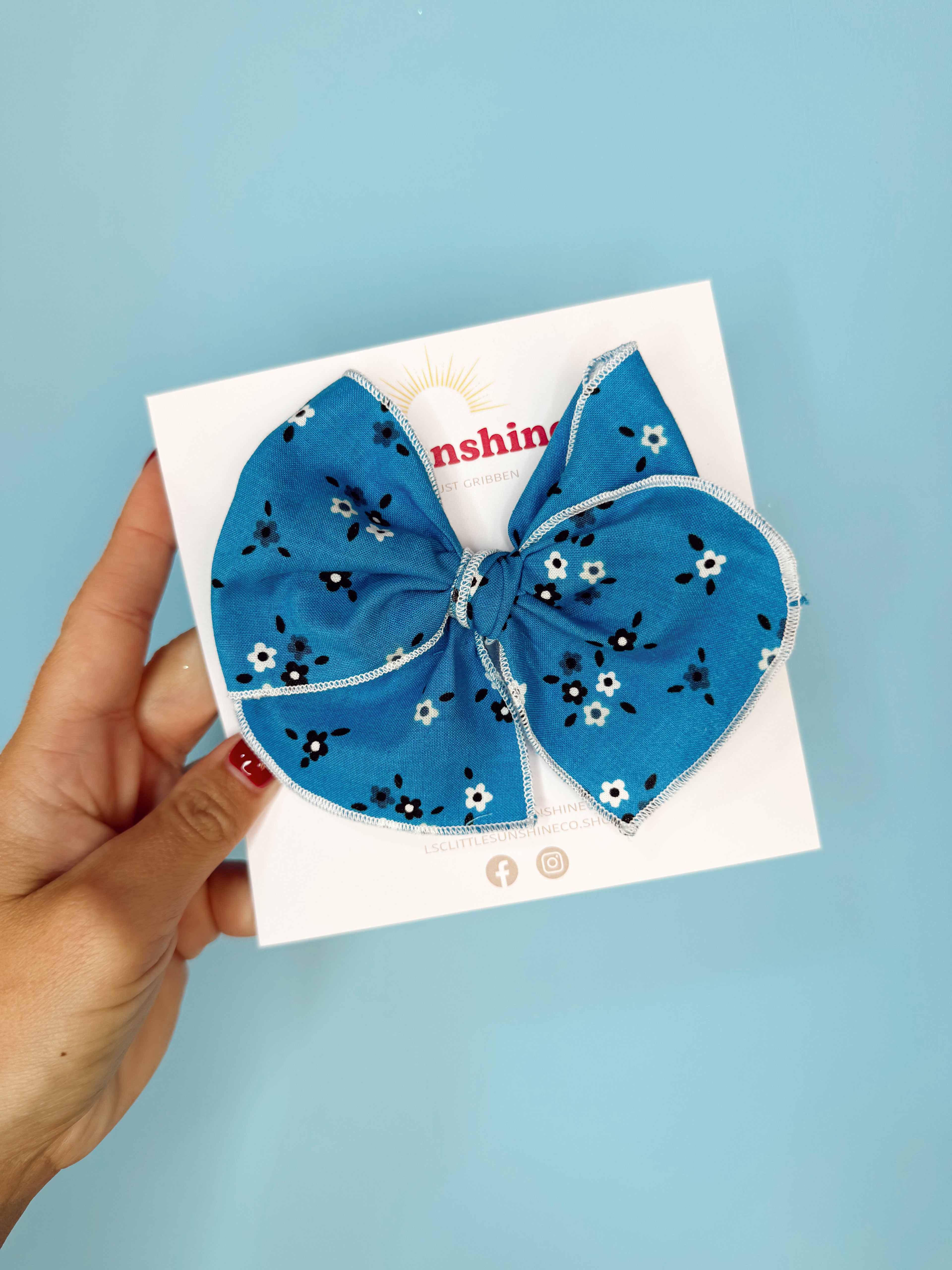$5 FRIDAY FEATURE - blooming blue 🌼🩵