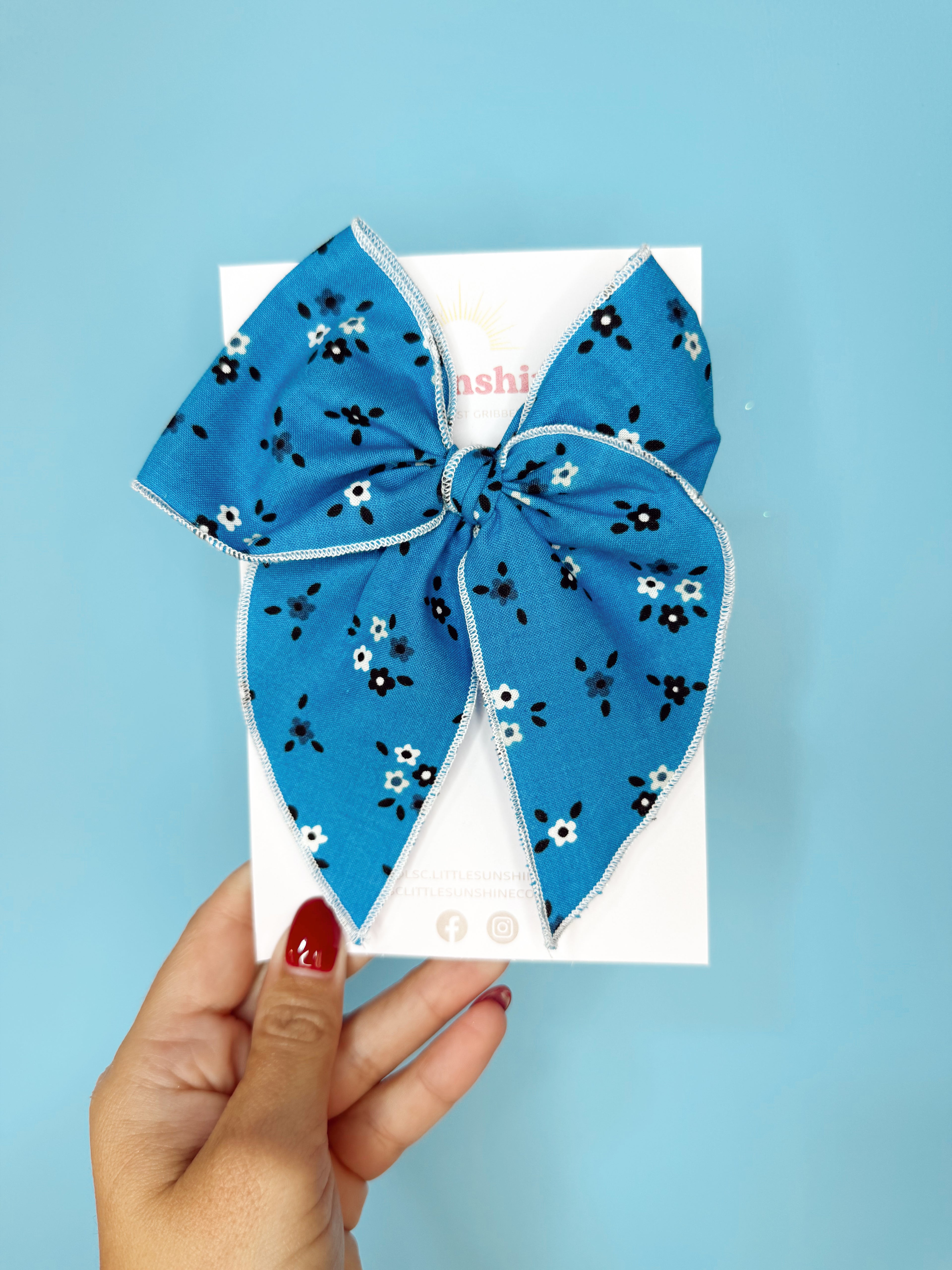 $5 FRIDAY FEATURE - blooming blue 🌼🩵