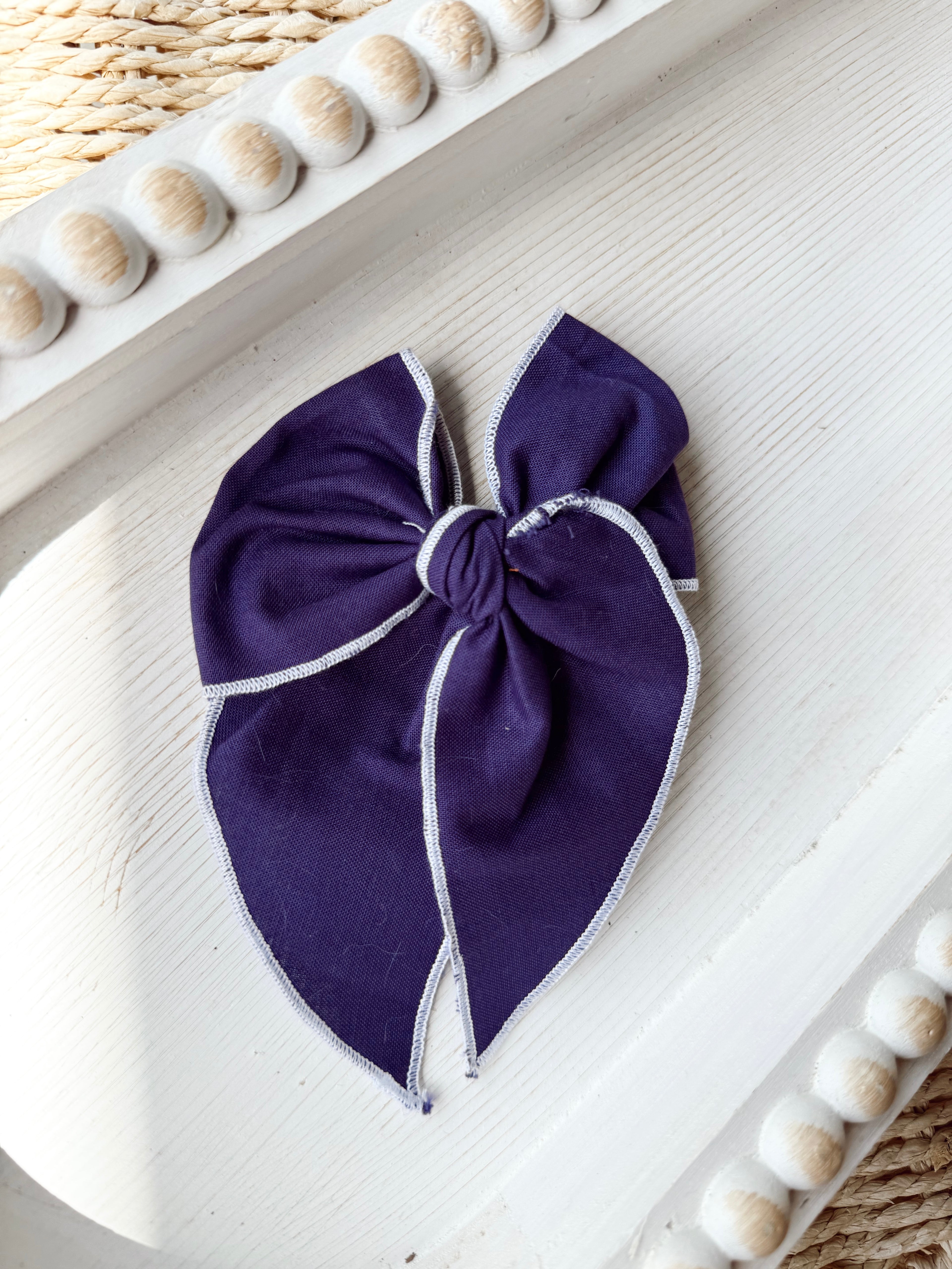 Dark purple fable bow – large clip